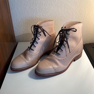 Wolverine 1000 mile vintage Tan Leather Boots. Size 7.5